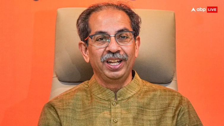 Bangladesh Crisis News uddhav thackeray criticized PM Modi over Bangladesh papa stop atrocities against hindus 'पापा, रुकवा दीजिए हिंदुओं पर हो रहा अत्याचार', बांग्लादेश हिंसा को लेकर उद्धव ठाकरे का PM मोदी पर तंज