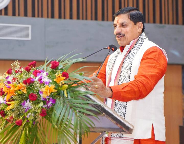 दरअसल, एमपी ग्रीन स्टेट की ओर बढ़ रहा है, इस वजह से कागज का कम इस्तेमाल किया जाएगा. ई कैबिनेट के लिए ई गवर्नमेंट, ई गवर्नेस लागू की जाएगी.