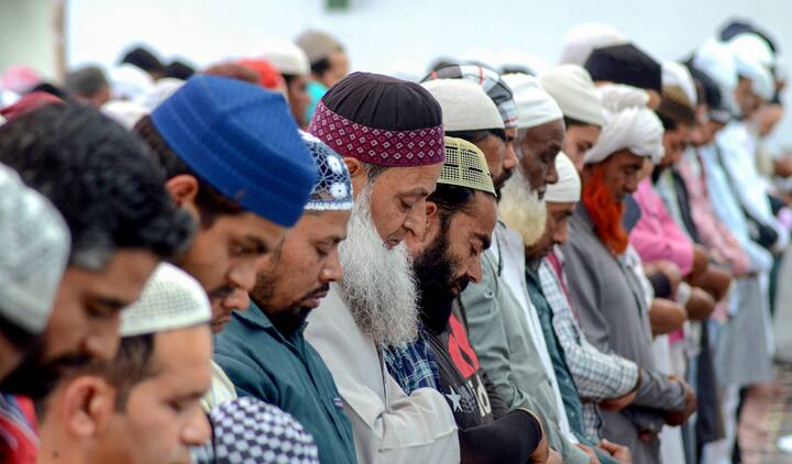 राजनीतिक जानकार और पॉलिटिकल पंडितों इसे कई नजर से देखते हैं. कुछ का मानना है कि यह पीके का दोहरा चरित्र है, जबकि कुछ इसे घात लगा सेंधमारी वाली टेक्नीक कह रहे हैं.