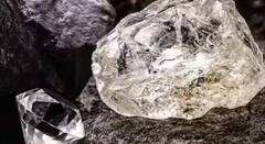 पन्ना के किसानों की चमकी किस्मत, खुदाई में मिला बेशकीमती हीरा, रातोंरात हुए लखपति 