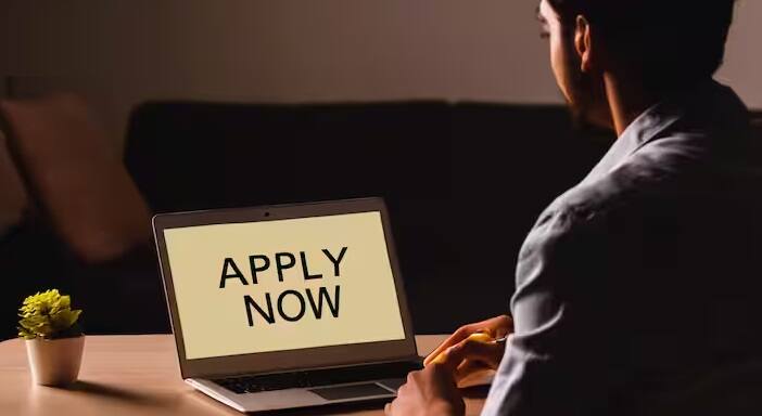 Faculty Bharti 2024: જો તમારી પાસે જરૂરી લાયકાત છે તો તમે અહીં ફેકલ્ટી ભરતી માટે અરજી કરી શકો છો. છેલ્લી તારીખ આવી ગઈ છે, જો તમે હજુ પણ અરજી કરી નથી તો તમને બીજી તક નહીં મળે. આ પોસ્ટ્સ મુંબઈ યુનિવર્સિટી માટે છે. આ અંતર્ગત કુલ 153 ફેકલ્ટી પોસ્ટ માટે લાયક ઉમેદવારોની ભરતી કરવામાં આવશે. આ પોસ્ટ્સ પ્રોફેસર, આસિસ્ટન્ટ પ્રોફેસર વગેરેની છે.