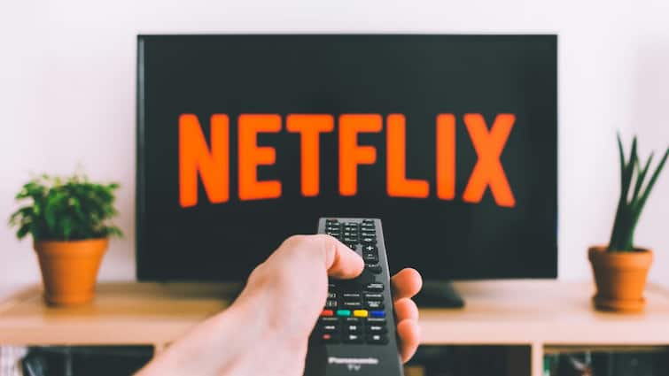 Netflix to increase basic plan price by end of december 2024 netflix basic plan rate यूजर्स के लिए बड़ा झटका! Netflix बढ़ा सकता है बेसिक प्लान के दाम, जानें कबसे होगा लागू?