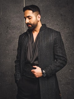 कई शोज से हुआ रिजेक्ट, पैसों के लिए ट्रेन में गाया गाना, आज बॉलीवुड का है टॉप एक्टर