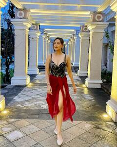 Madalsa Sharma Photo: નવા ફોટોશૂટમાં ટોન્ડ લેગ ફ્લોન્ટ કરતી જોવા મળી મદાલસા શર્મા