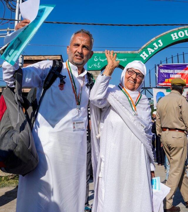 अल्पसंख्यक मामलों के मंत्रालय ने हज यात्रा करने वालों के लिए एक नया नियम बनाया है, जिसमें 65 साल से ज्यादा उम्र के यात्रियों को अपने साथ एक साथी ले जाना जरूरी कर दिया गया है.