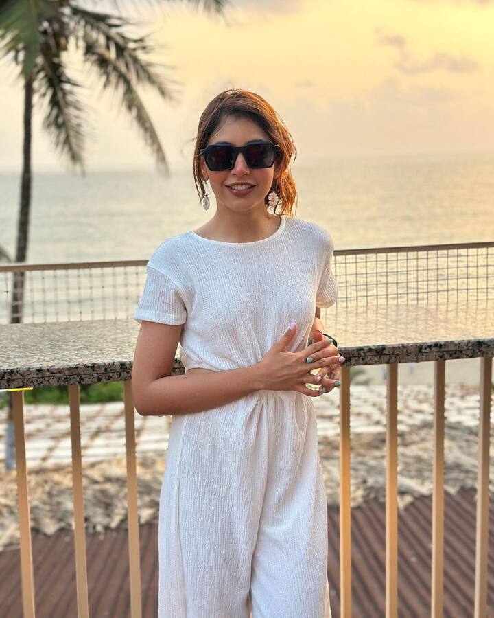 नीति टेलर की क्यूटनेस पर फैंस हमेशा फिदा रहते हैं. एक्ट्रेस ने कई हिट टीवी शोज में काम किया है. नीति अक्सर अपनी प्रोफेशनल और पर्सनल लाइफ को लेकर सुर्खियों में रहती हैं.