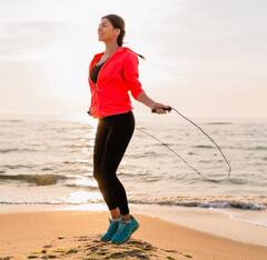 ਭਾਰ ਘਟਾਉਣ ਤੋਂ ਲੈ ਕੇ ਫੇਫੜਿਆਂ ਦੀ ਸਿਹਤ ਲਈ ਲਾਹੇਵੰਦ ਰੱਸੀ ਟੱਪਣਾ, ਜਾਣੋ ਇਸ ਕਸਰਤ ਦੇ ਹੋਰ ਫਾਇਦੇ