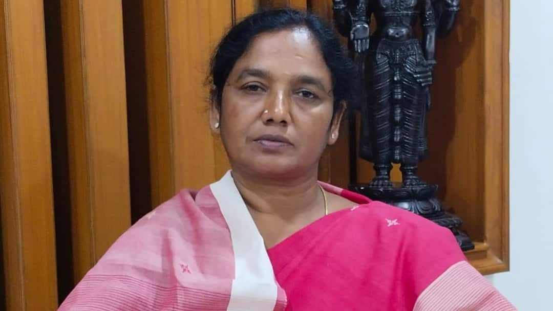 Paritala Sunitha responds over YS Jagan comments in Vijayawada Paritala Sunitha: జగన్ పైశాచిక చర్యలు మానట్లేదు, వైసీపీ క్యాడర్‌నే రెచ్చగొడుతున్నారు - పరిటాల సునీత