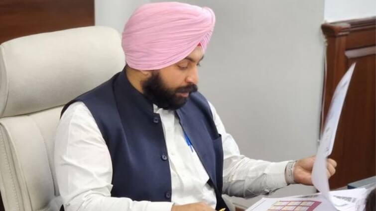 Education department will establish indoor shooting ranges in 10 districts of Punjab Harjot Bains Education department: ਪੰਜਾਬ ਦੇ 10 ਜਿਲ੍ਹਿਆਂ ਵਿਚ ਸਿੱਖਿਆ ਵਿਭਾਗ ਸਥਾਪਿਤ ਕਰੇਗਾ ਇੰਨਡੋਰ ਸ਼ੂਟਿੰਗ ਰੇਜਾਂ: ਹਰਜੋਤ ਬੈਂਸ