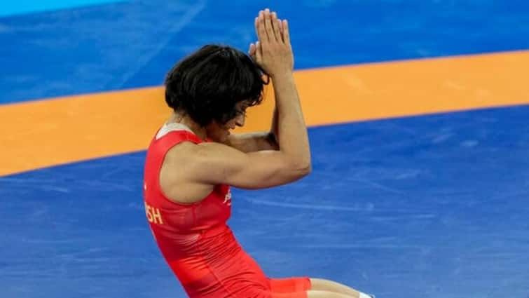 vinesh phogat disqualification how did her weight increase by 2 kg overnight she cut hair sweated explainer Explainer: रातों-रात कैसे बढ़ गया 2 किलो वजन? बाल कटाए पसीना बहाया लेकिन...; विनेश फोगाट के डिसक्वालीफाई होने का रहस्य