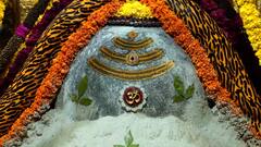 Somanath Mahadev: શ્રાવણના ત્રીજા દિવસે સોમનાથ મહાદેવને કરવામાં આવ્યો ભસ્મ શ્રૃંગાર, જુઓ તસવીરો