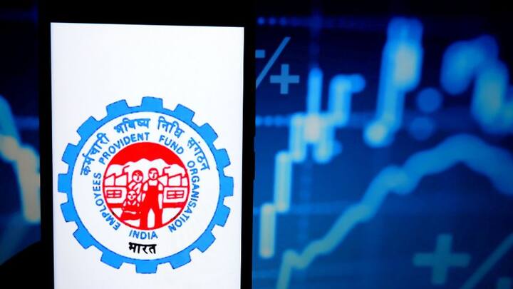 তবে সকল চাকরিজীবী যাদের ইপিএফ রয়েছে, তারা সবাই কিন্তু এই ৭ লক্ষ টাকার কভারেজ পাবেন না। এটি নির্ণীত হবে ইপিএফে আপনার টাকা জমানো আর ডিএ-র উপর। ছবি- পিটিআই