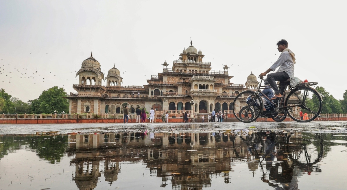 जयपुर में सुबह से झमाझम बरसात, पुष्कर झील लबालब, रेगिस्तान भी तरबतर, मौसम विभाग का क्या है अलर्ट?