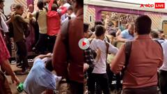 किसी चैलेंज से कम नहीं है लोकल ट्रेन से उतरना, दूसरे की पीठ पर हाथ मारकर धड़ाम से गिरा शख्स