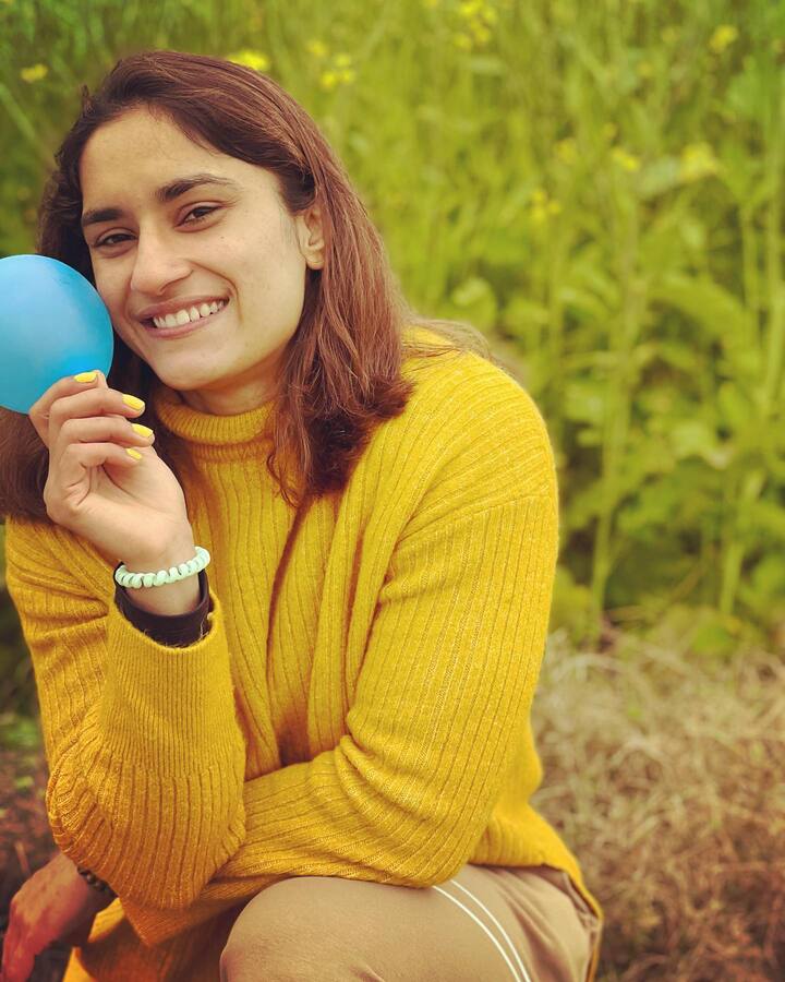 कुस्तीमध्ये, कोणत्याही कुस्तीपटूला फक्त 100 ग्रॅम जास्त वजनाची सूट मिळते. म्हणजेच, विनेशचं वजन 50 किलो 100 ग्रॅम असतं, तर ती सुवर्णपदकाची लढत खेळू शकली असती, पण तिचं वजन त्याव्यतिरिक्त आणखी 50 ग्रॅम जास्त होतं आणि त्यामुळे तिचे ऑलिम्पिक पदक जिंकण्याचे स्वप्न भंगले.