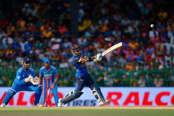 श्रीलंकेनं मालिकेत 1-0 अशी आघाडी घेतली आहे. भारताला मालिका वाचवण्यासाठी आजच्या मॅचमध्ये विजय आवश्यक आहे.