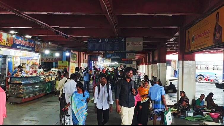 A pregnant woman suddenly gives birth at Mattuthavani bus station; Baby fell down and died மாட்டுத்தாவணி பேருந்து நிலையத்தில் கர்ப்பிணிப் பெண்ணுக்கு திடீரென பிரசவம் ; பச்சிளம் குழந்தை கீழே விழுந்து உயிரிழப்பு !