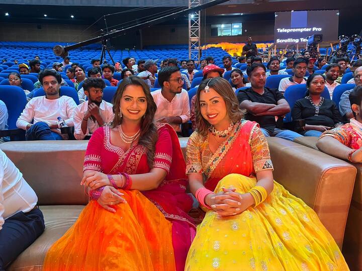 बी4यू भोजपुरी के संदीप सिंह और यशी फिल्म्स के अभय सिन्हा ने इस कार्यक्रम की सफलता के लिए सभी कलाकारों और दर्शकों का आभार व्यक्त किया.