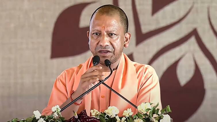 UP by-election 2024 CM Yogi Adityanath took command says Open the truth in front of public यूपी उपचुनाव: गेम चेंजर बनेगी CM योगी की नई रणनीति, कार्यकर्ताओं को दिया नया मंत्र, अब खुलेगी पोल