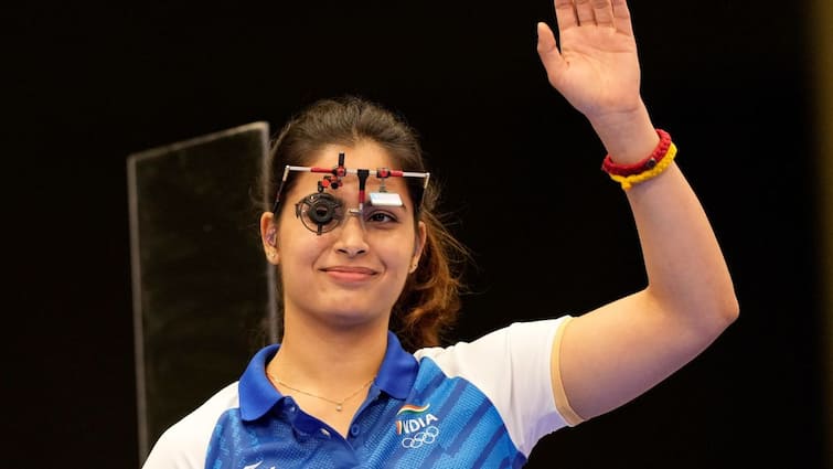 Manu Bhaker India Double Bronze Medallist Shooting Paris Olympics 2024 Arrives New Delhi Airport Returns Home Video Video Pictures Manu Bhaker, India's Double Bronze Medallist At Paris Olympics 2024, Returns Home To A Grand Welcome- WATCH