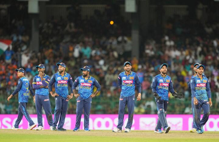 भारतानं श्रीलंकेविरुद्ध तीन सामन्यांच्या मालिकेत प्रत्येक मॅचमध्ये 9 विकेट फिरकी गोलंदाजांसमोर गमावल्या आहेत. भारतीय क्रिकेटच्या इतिहासात हे पहिल्यांदा घडली.