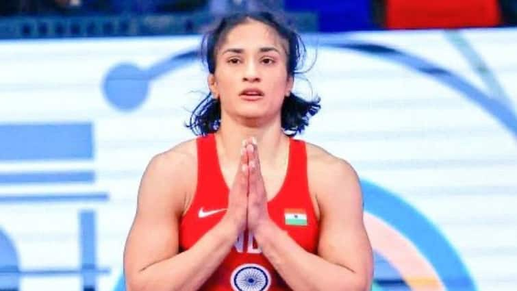 Wrestling Federation of India president statement on Vinesh Phogat Disqualification from Paris Olympics 2024 Vinesh Phogat Disqualified: 'हम देख रहे हैं, हमें क्या करना है...', विनेश फोगाट के अयोग्य होने पर आया रेसलिंग फेडरेशन का बयान