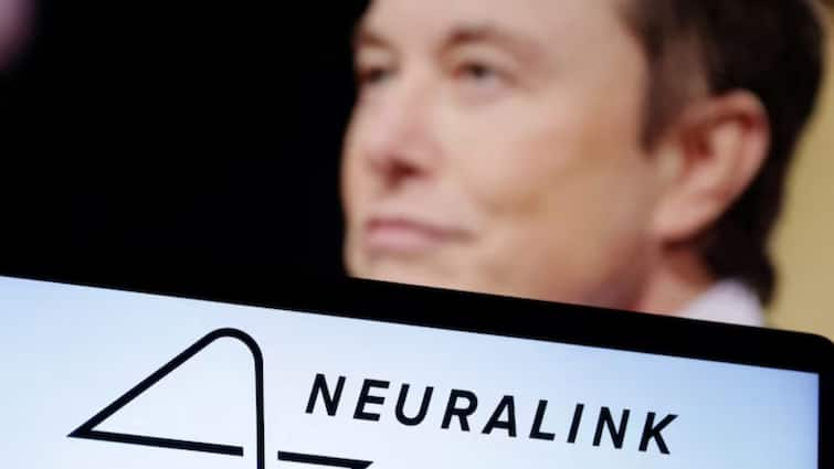 Elon Musk company Neuralink successfully implanted another brain chip on second human Elon Musk की कंपनी Neuralink ने एक बार फिर इंसान के दिमाग में लगाया चिप, जानिए उसके बाद क्या हुआ...