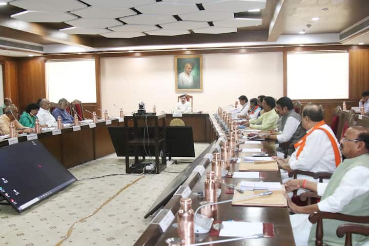 इसके अलावा मोहन कैबिनेट ने ई-कैबिनेट को मंजूरी देते हुए वित्त विभाग में पीएमयू के गठन को मंजूरी दी है.
