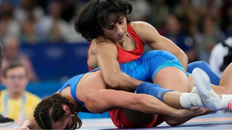 vinesh phogat disqualification appeal will not be revoked says world wrestling statement paris olympics 2024 Vinesh Phogat: अब किसी काम की नहीं भारत की अपील, विनेश के मामले में UWW का हैरान करने वाला बयान