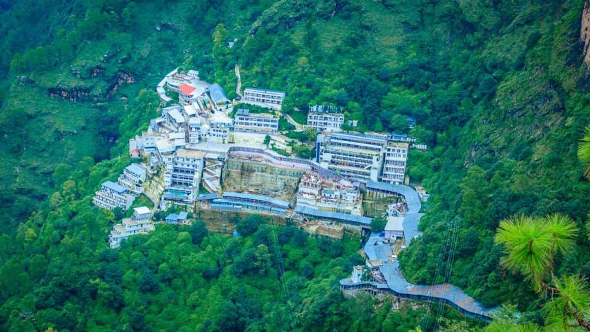 Shravan Travel : श्रावण महिना ठरेल भाग्याचा..! भारतीय रेल्वेकडून तीर्थक्षेत्रांना भेट देण्याची सुवर्णसंधी, रामेश्वरम..तिरुपती..जम्मू..अन् बरंच काही..