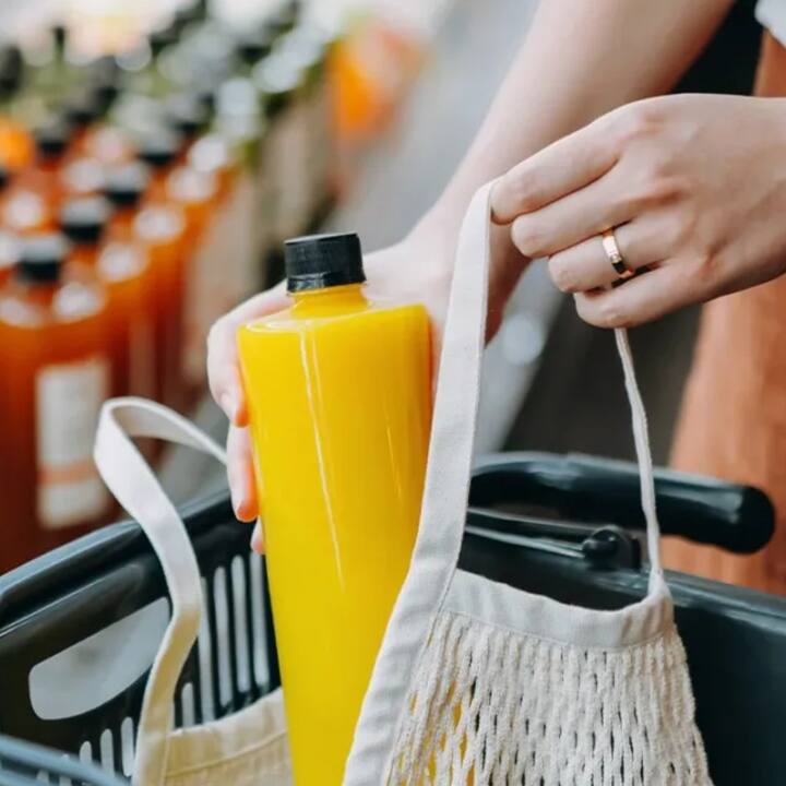 ਦਿਮਾਗ ਦੇ ਕੰਮ ਨੂੰ ਵਧਾਉਣ ਲਈ ਕੁਝ ਫਲਾਂ ਦੇ ਜੂਸ ਪੀਏ ਜਾ ਸਕਦੇ ਹਨ। ਇਹ ਤੁਹਾਡੀ ਬੁੱਧੀ ਅਤੇ ਯਾਦਦਾਸ਼ਤ ਨੂੰ ਵਧਾਉਣ ਵਿੱਚ ਮਦਦ ਕਰੇਗਾ। ਇਨ੍ਹਾਂ ਫਲਾਂ ਦਾ ਰਸ ਵਿਟਾਮਿਨ, ਖਣਿਜ ਅਤੇ ਐਂਟੀਆਕਸੀਡੈਂਟਸ ਨਾਲ ਭਰਪੂਰ ਹੁੰਦਾ ਹੈ ਜੋ ਦਿਮਾਗ ਲਈ ਬਹੁਤ ਫਾਇਦੇਮੰਦ ਹੁੰਦਾ ਹੈ।