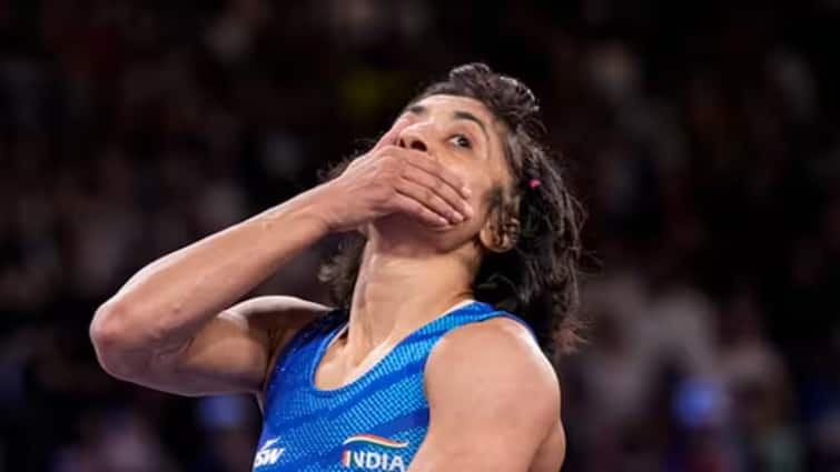 Paris Olympics  Vinesh Phogat faints due to dehydration hospitalised Vinesh Phogat: ఆసుపత్రిలో చేరిన వినేశ్‌ ఫొగాట్‌- బరువు తగ్గడం కోసం రాత్రంతా వర్కౌట్స్