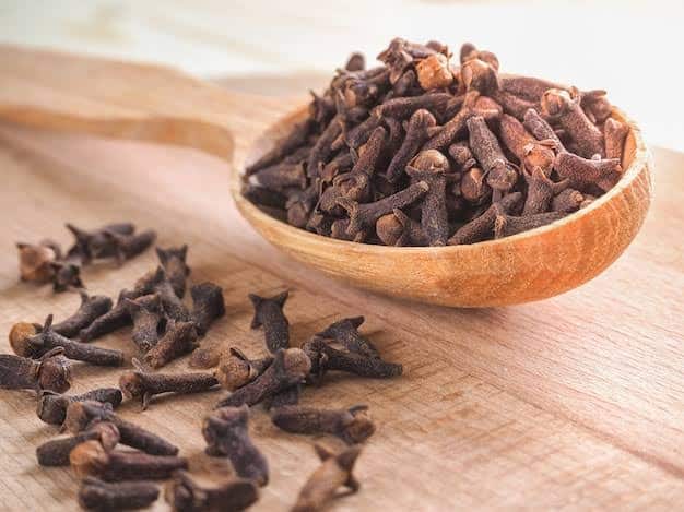 Many researches have found that clove is helpful in controlling blood sugar. Consuming clove tea or water has many health benefits. Grinding it and making a powder and mixing it with other powders is considered beneficial.