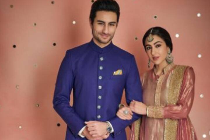 सारा और इब्राहिम का ये आउटफिट भी आप दोनों भाई बहन ट्राई कर सकते हैं. इसे पहनने के बाद हर कोई आप दोनों की तारीफ करने लगेगा.