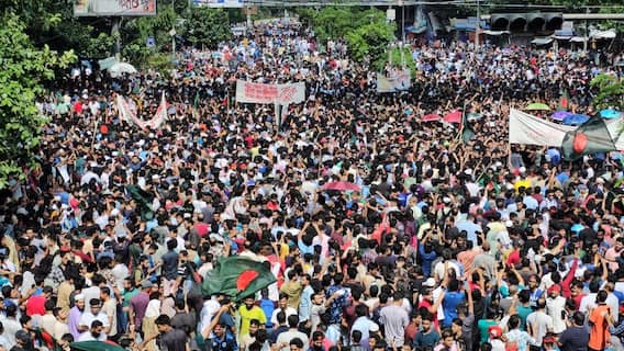 Bangladesh: బంగ్లాదేశ్‌లో ఇండియన్ వీసా సెంటర్‌లు మూసివేత, అల్లర్లు సద్దుమణిగే వరకూ సేవలు బంద్