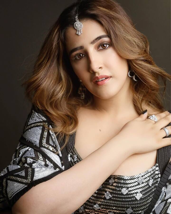 अभिनेत्री नुपूर सेननने 'नुरानी' या चित्रपटातही भूमिका केलेली आहे. तिला या चित्रपटात दिग्गज अभिनेता नवाजुद्दीन सिद्दीकी यांच्यासोबत स्क्रिन शेअर करायला मिळाली होती. ( P.C nupursanon )