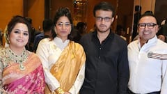 Snehasish Ganguly Marriage: অভিমান ভুলে দাদার রিসেপশনে হাজির সৌরভ, কী পোশাক পরেছিলেন নবদম্পতি?