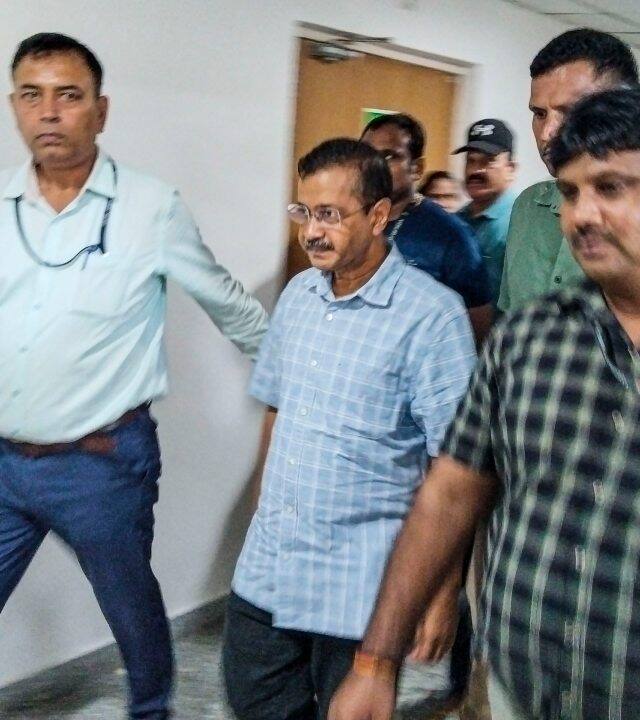 जस्टिस कृष्णा ने ईडी से यह भी कहा कि आपको अपनी डायरी उसी तरह एडजस्ट करनी होगी और ये मत सोचिए कि आपको तारीख बिना सोचे-समझे मिल जाएगी. ईडी के वकील ने स्पष्ट किया कि पिछली बार तारीख की मांग जांच एजेंसी की ओर से नहीं, बल्कि AAP के वकील की ओर से की गई थी.