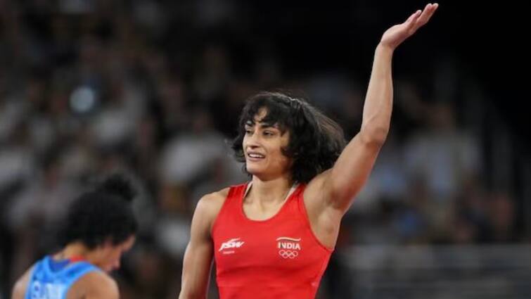 Vinesh Phogat Announces Retirement After Olympics Disqualification Vinesh Phogat Retirement: காலையிலே ஷாக்! மல்யுத்தத்தில் இருந்து வினேஷ் போகத் திடீர் ஓய்வு - நாடே அதிர்ச்சி