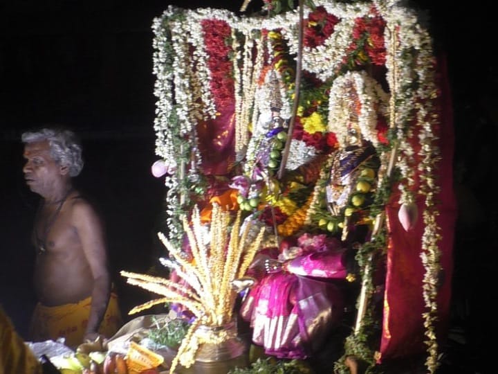 கரூர்: ஸ்ரீ ஆதி வேப்பம்பூ மாரியம்மன் ஆலய 10-ஆம்  ஆண்டு ஆடி திருவீதி உலா.. குவிந்த பக்தர்கள்