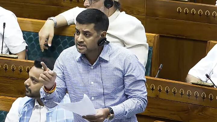श्रीकांत एकनाथ शिंदे ने इस बिल का समर्थन किया उन्होंने संसद में शाहबानो केस का भी जिक्र किया.