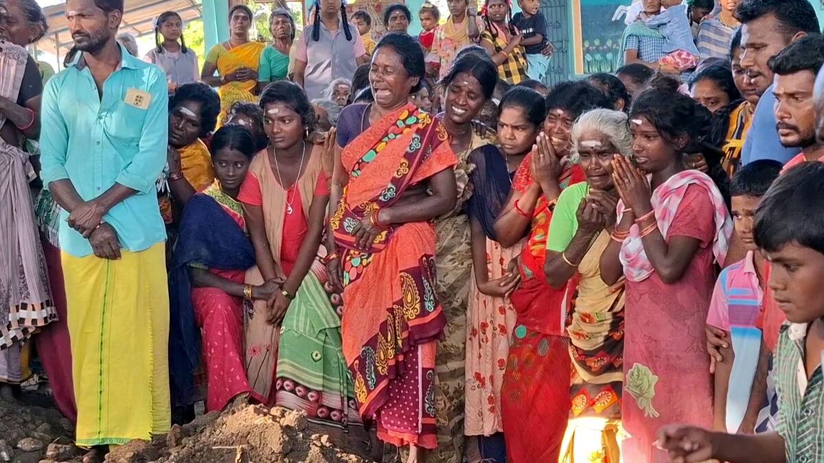 Dindigul: ஜல்லிக்கட்டில் கலக்கிய காளை இறப்பு - கண்ணீர் மல்க கிராம மக்கள் அஞ்சலி