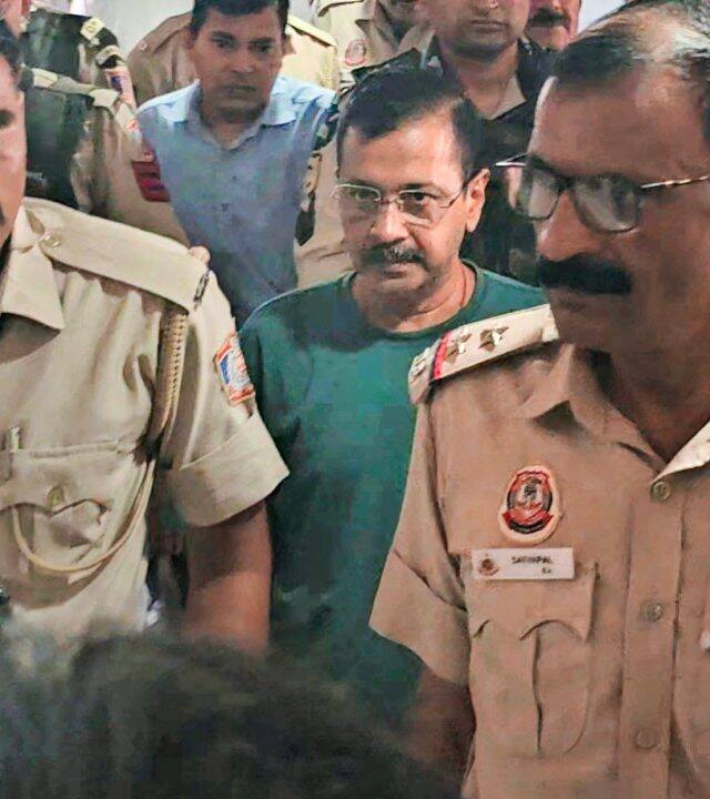 ईडी ने कोर्ट से बहस के लिए नजदीक की तारीख की मांग की क्योंकि एडिशनल सॉलिसिटर जनरल किसी अन्य अदालत में व्यस्त हैं. इस पर जस्टिस नीना बंसल कृष्णा ने कहा, ‘पिछली बार भी स्थगन मांगा गया था. आप इस तरह अनुरोध नहीं कर सकते जैसे कि अदालत के पास इसके अलावा और कोई काम ही न हो’.