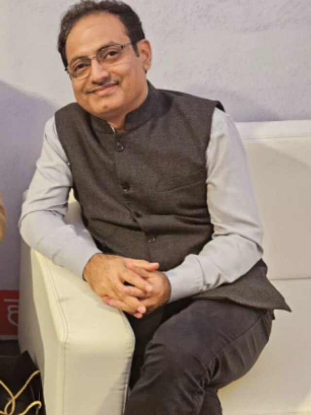 आईएएस उम्मीदवारों के लिए दृष्टि कोचिंग कई तरह के कोर्स चलाता है