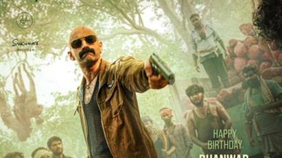 allu arjun pushpa 2 fahadh faasil  first look out now on his birthday Pushpa 2 : மொட்டை தலை.. துப்பாக்கி டெரர்.. பிறந்தநாள் பரிசாக வந்தது புஷ்பா 2 பகத் ஃபாசில் லுக்..