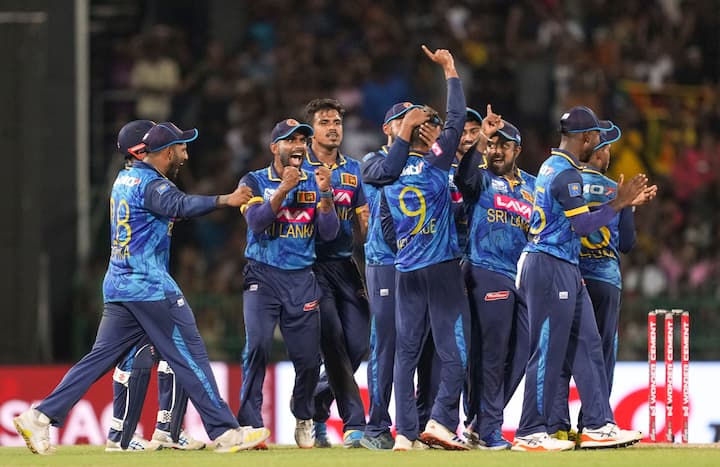 तीसरे वनडे में श्रीलंकाई स्पिनर डुनिथ वेल्लालेज ने शानदार प्रदर्शन किया और अपनी गेंदबाजी से भारतीय बल्लेबाजों को ध्वस्त कर दिया।
