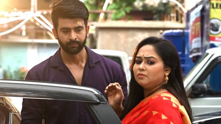 সোহাগের মুখোমুখি হয়েছে চরকি। খুদে মনের একটাই প্রশ্ন, তার মা কেন তাকে নিজের বাবা সম্পর্কে মিথ্যা কথা বলেছিল? কিন্তু সন্তানকে কী জবাব দেবে সোহাগ? ভাষা হারিয়ে ফেলে সে।