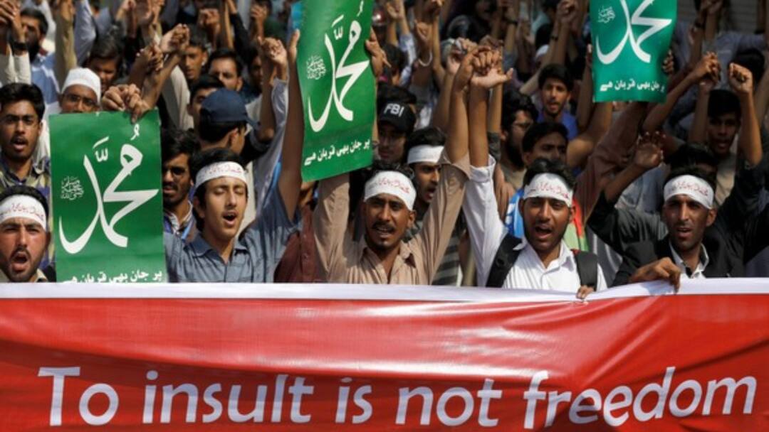 पाकिस्तान में दो ईसाई लड़कियों पर लगा ईशनिंदा का आरोप, घर के बाहर मिला था कुरान के पन्नों से भर