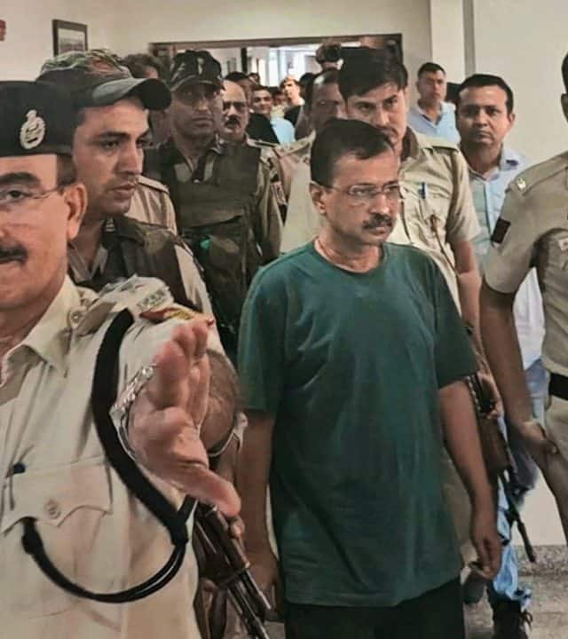 जस्टिस कृष्णा बंसल ने ईडी के वकील से कहा की अगर आपकी याचिका को मंजूरी दे दी जाती है तो क्या ऐजेंसी मुख्यमंत्री केजरीवाल को दोबारा गिरफ्तार करेगी क्योंकि उन्हें सुप्रीम कोर्ट से अंतरिम जमानत मिल चुकी है.