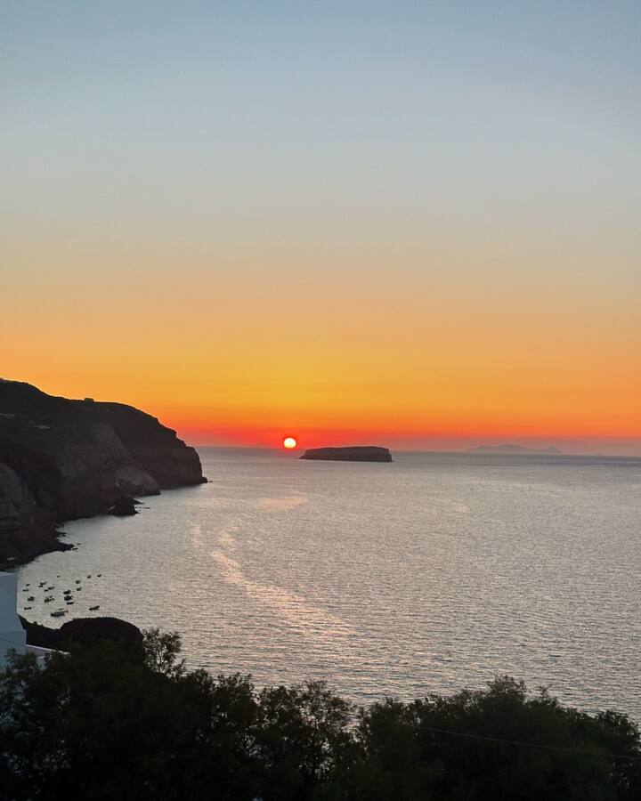 యూత్ ఆడియన్స్లో మంచి క్రేజ్ సొంతం చేసుకుంది కృతి సనన్. హిట్ ఫ్లాప్ లతో సంబంధం లేకుండా వరుస ఆఫర్లు అందుకుంటూ దూసుకెళుతోంది కృతి...